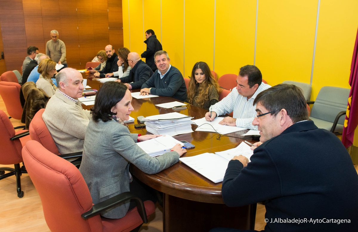 Luz verde de la Comision de Hacienda al proyecto de presupuestos con el voto de calidad de su presidente 2 101414