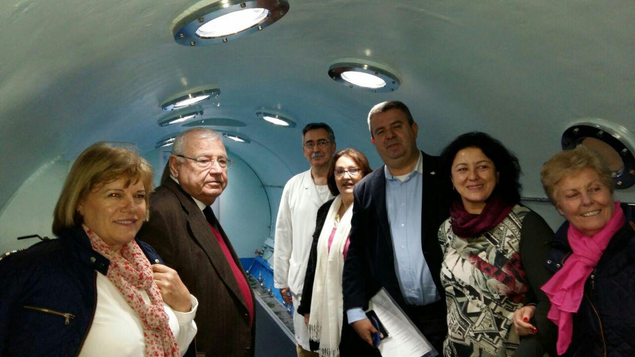 Visita al hospital de Caridad de Francisco Caldern y la preidenta de Afibrocar