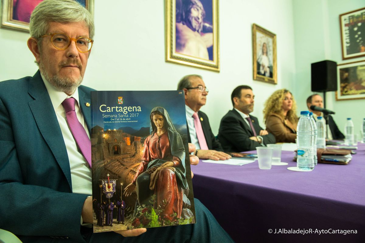 Presentacin de la revista de la Junta de Cofradas de Semana Santa