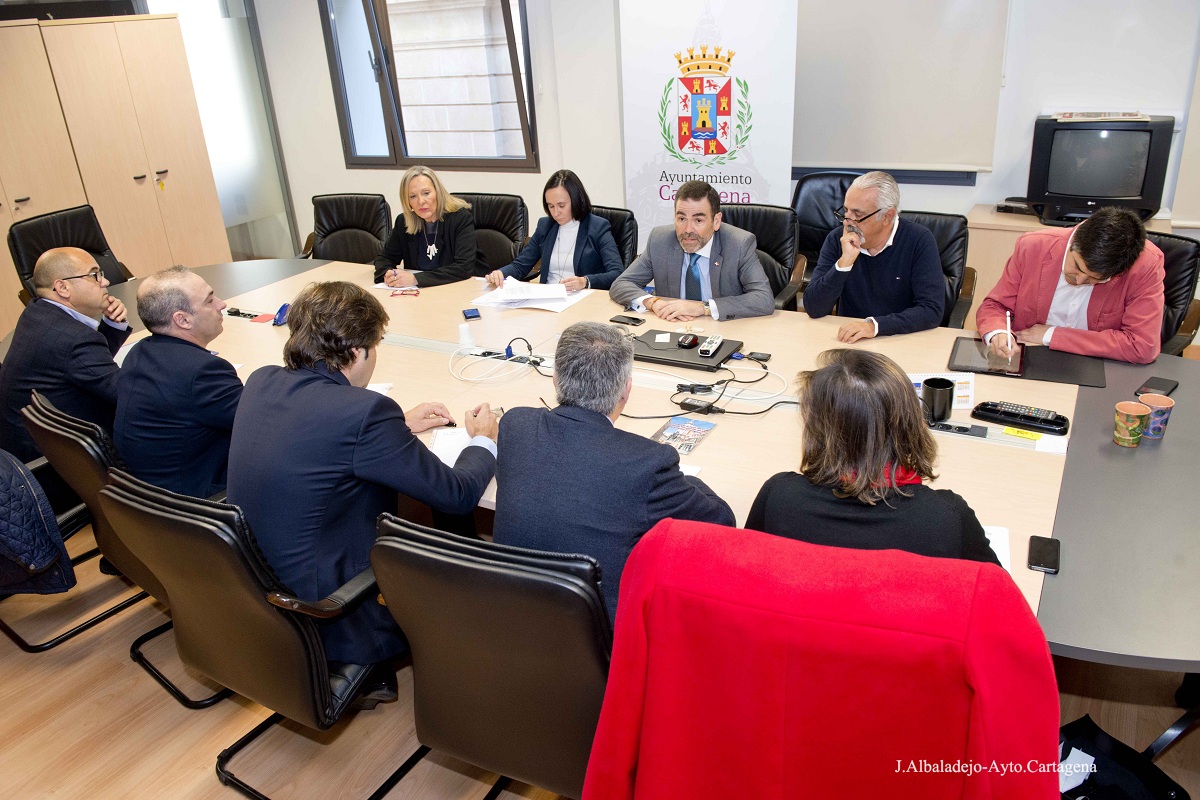 Reunin del alcalde con empresarios para avanzar en la ZAL de Los Camachos