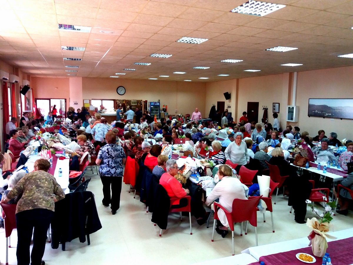 Perin reunio a mas de doscientas encajeras en su primer Encuentro de Bolillo 2 109035