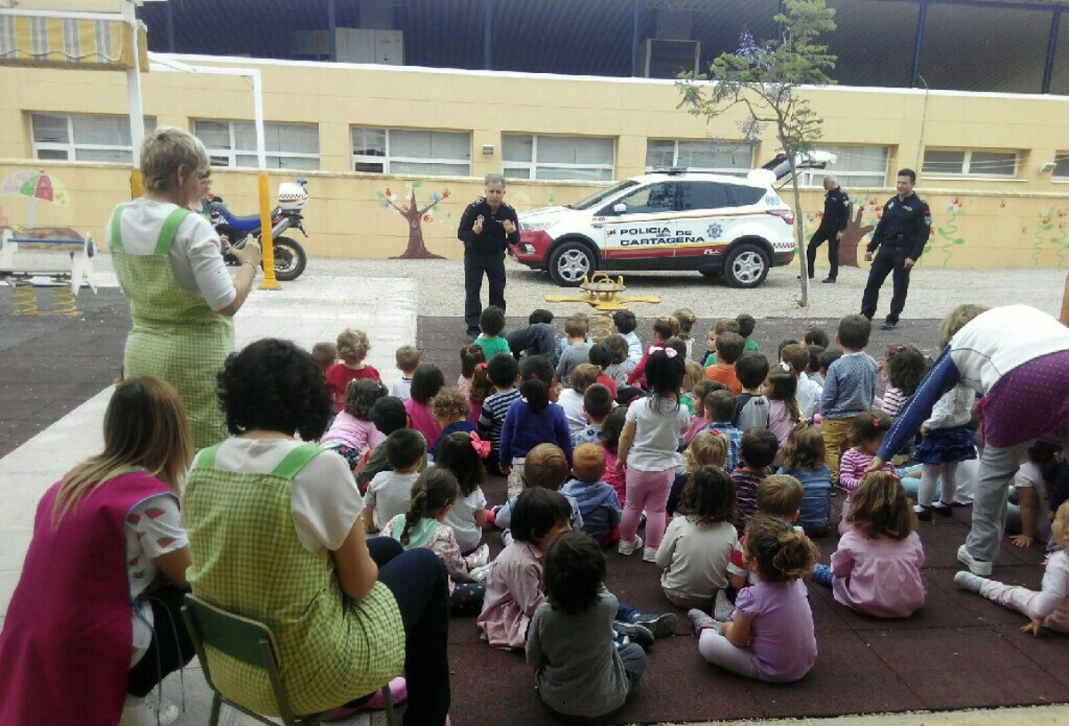 Visita y charlas de la Polica Local a las guarderas municipales