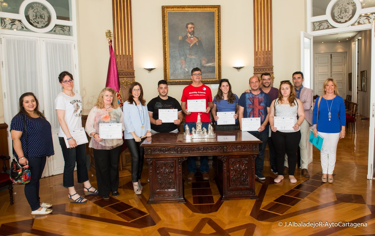 Entrega de diplomas y clausura de los programas Conecta, Barrios y Erasmus+ de la ADLE