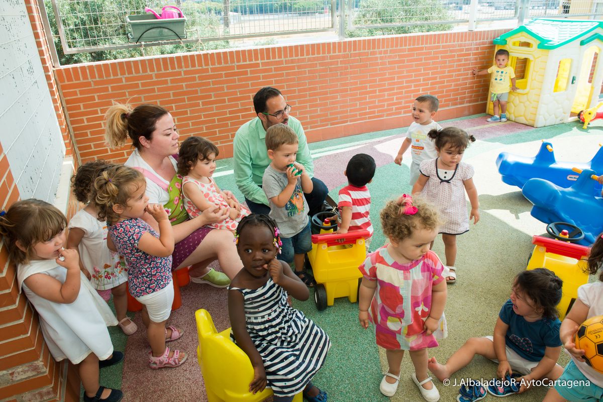 Visita del concejal David Martnez a la Escuela Infantil Municipal La Concepcin