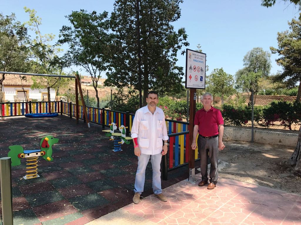 Nuevos juegos infantiles en la plaza de la Marina en Pern