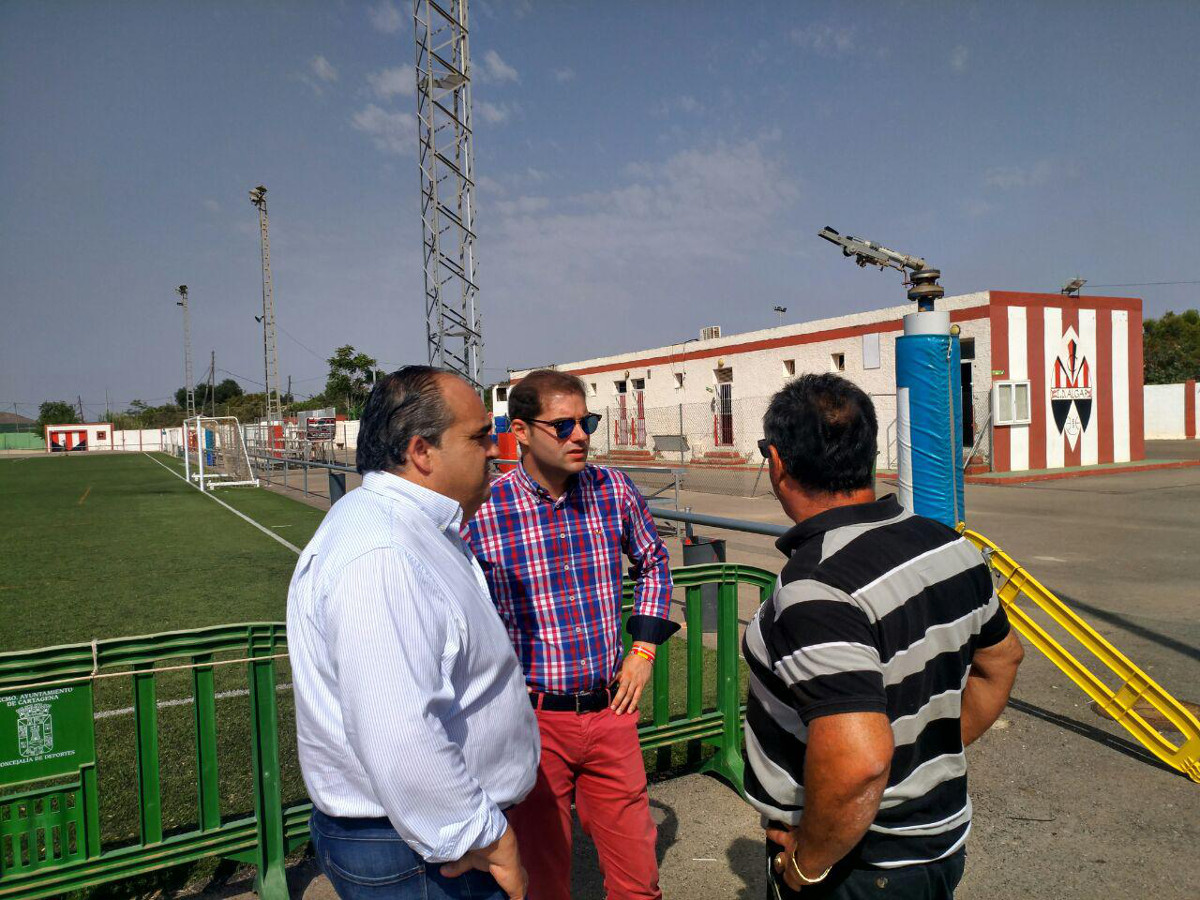 Visita de Ricardo Segado y Juan Pedro Torralba a los campos de ftbol de El Algar y Alumbres
