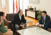 El Rotary Club de Cartagena presenta al alcalde el libro 'Cantn y libertad', del que es autor el cronista Francisco Jos Franco