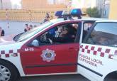 La Polica Local ensea su trabajo a los alumnos de Infantil del Colegio Hispania