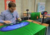Ricardo Segado en el campeonato de Cubo de Rubik en la UPCT