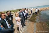 Comienzan las labores de limpieza del Mar Menor en la zona de Los Urrutias