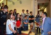 El alcalde recibe a los alumnos del programa bilinge del IES Ben Arab