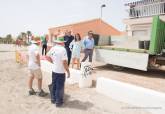 Visita de la alcaldesa y el concejal de Descentralizacin a las obras de mantenimiento del paseo martimo de Los Urrutias