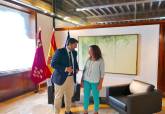 Entrevista del la alcaldesa con el presidente de la Comunidad en el Palacio de San Esteban