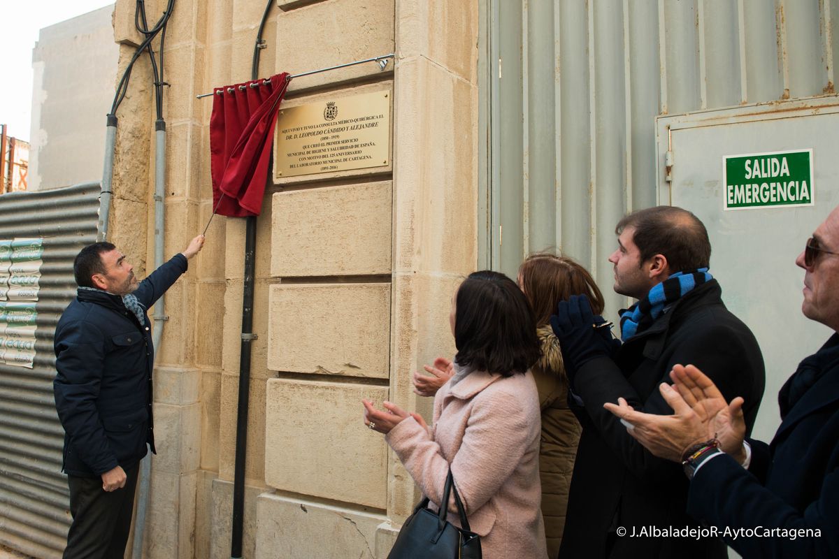 Descubrimiento de la placa en recuerdo de Leopoldo Cndido