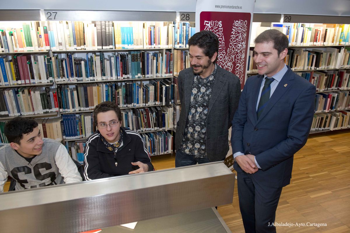 Encuentros de Juan Pablo Villalobos dentro del Premio Mandarache