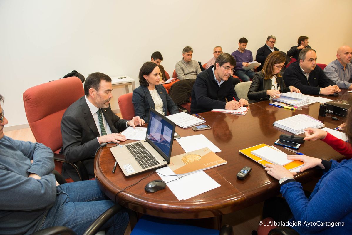 El Gobierno municipal explica su propuesta de tarifa del agua a vecinos, empresarios, partidos polticos y sindicatos