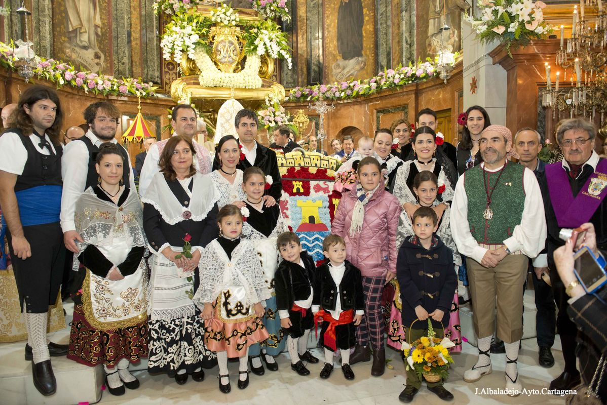 Ofrenda Floral viernes de Dolores festividad de la patrona la Virgen de la Caridad