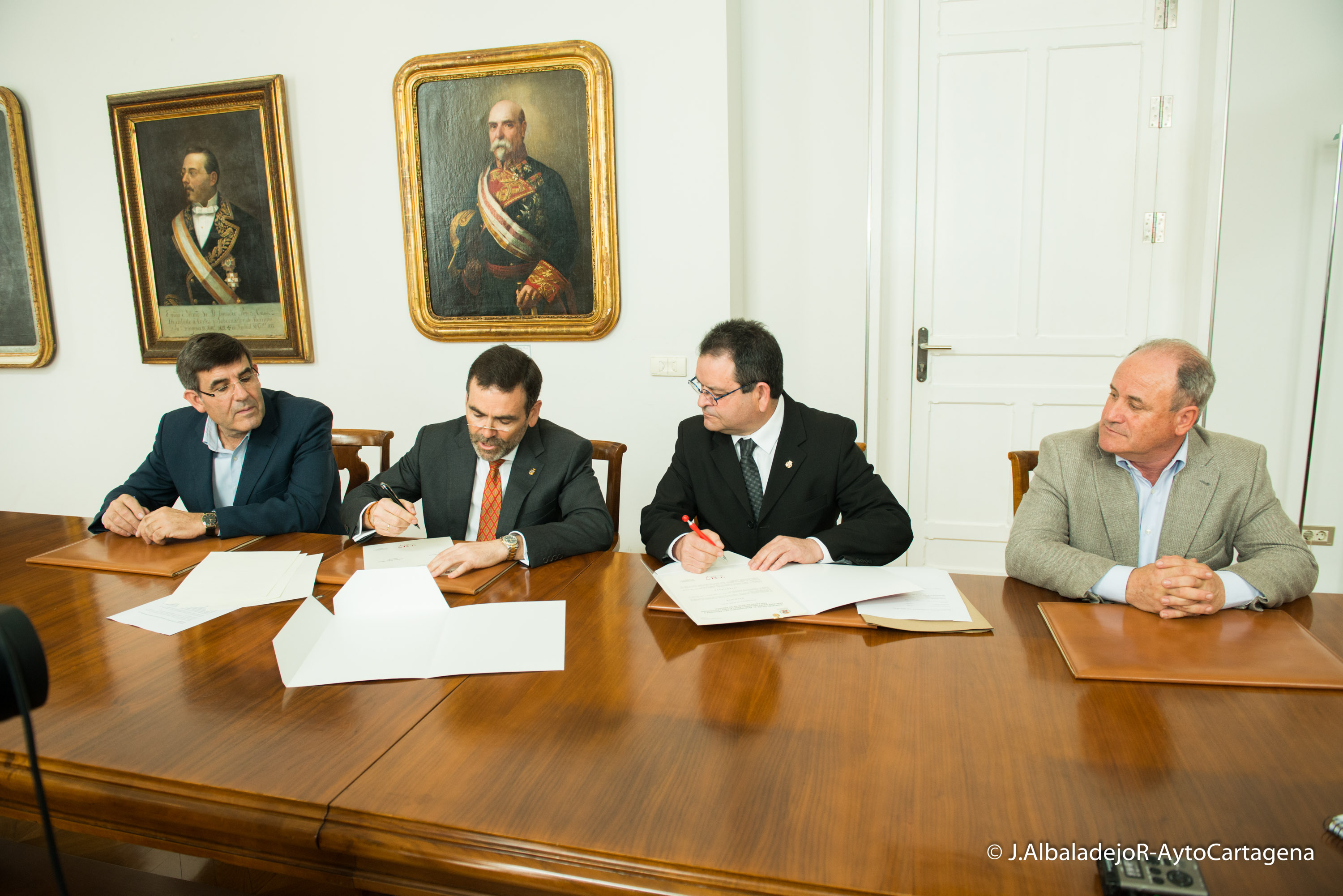 Firma de la donacin del legado de Jos Mara Navarro Cayuela al Archivo Municipal de Cartagena