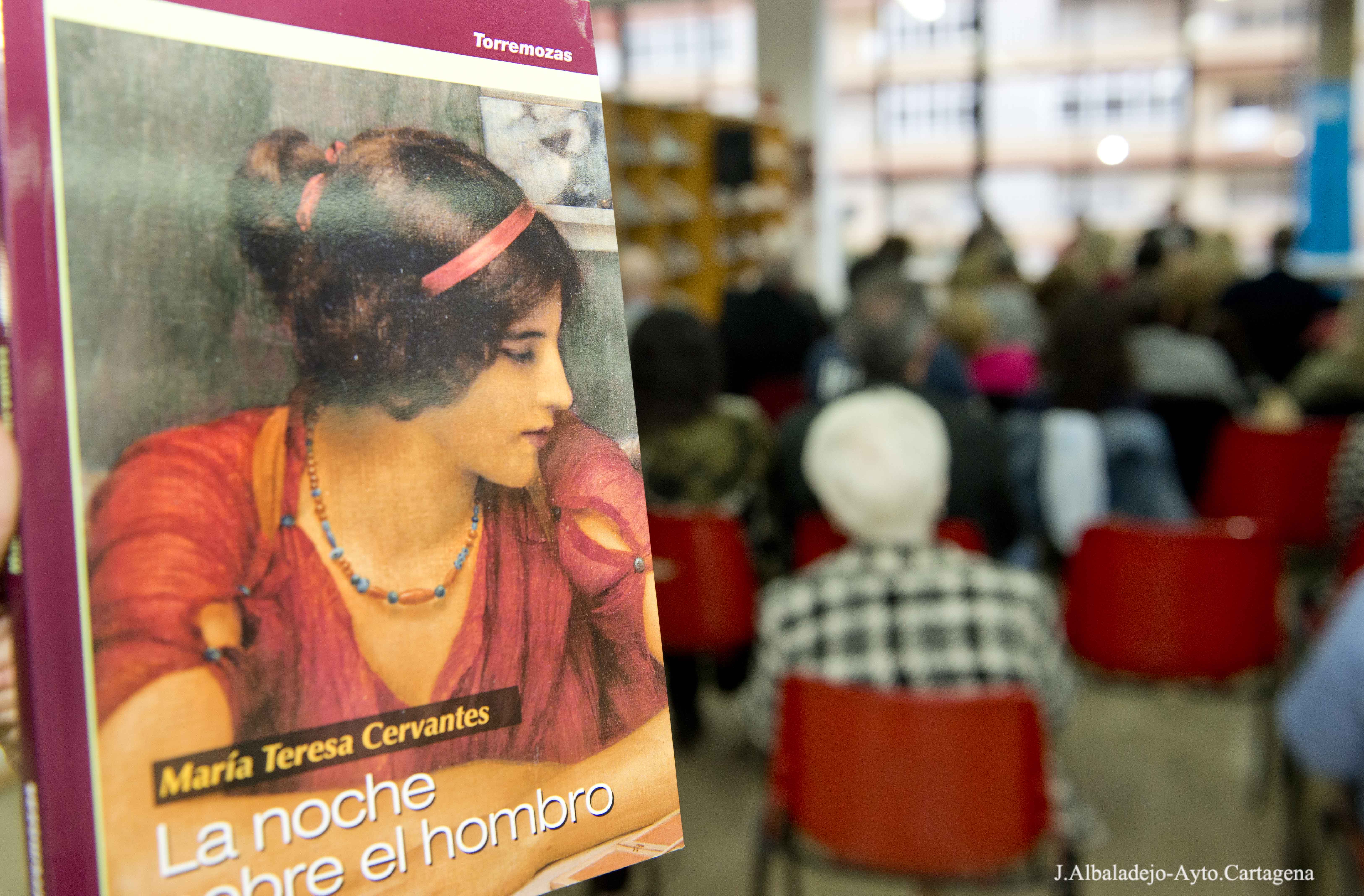 Presentacin del libro La noche sobre el hombro de M Teresa Cervantes