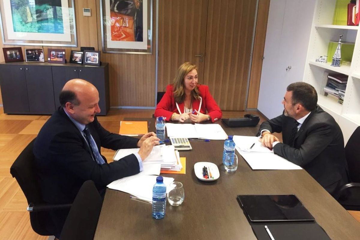 Reunión del alcalde con la directora general de SEPES en Madrid