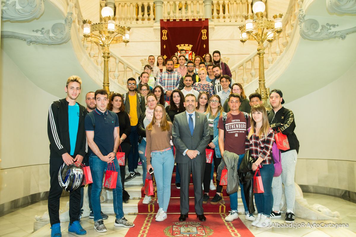 El alcalde acerca la realidad municipal a los estudiantes de Gestin Administrativa del centro ISEN