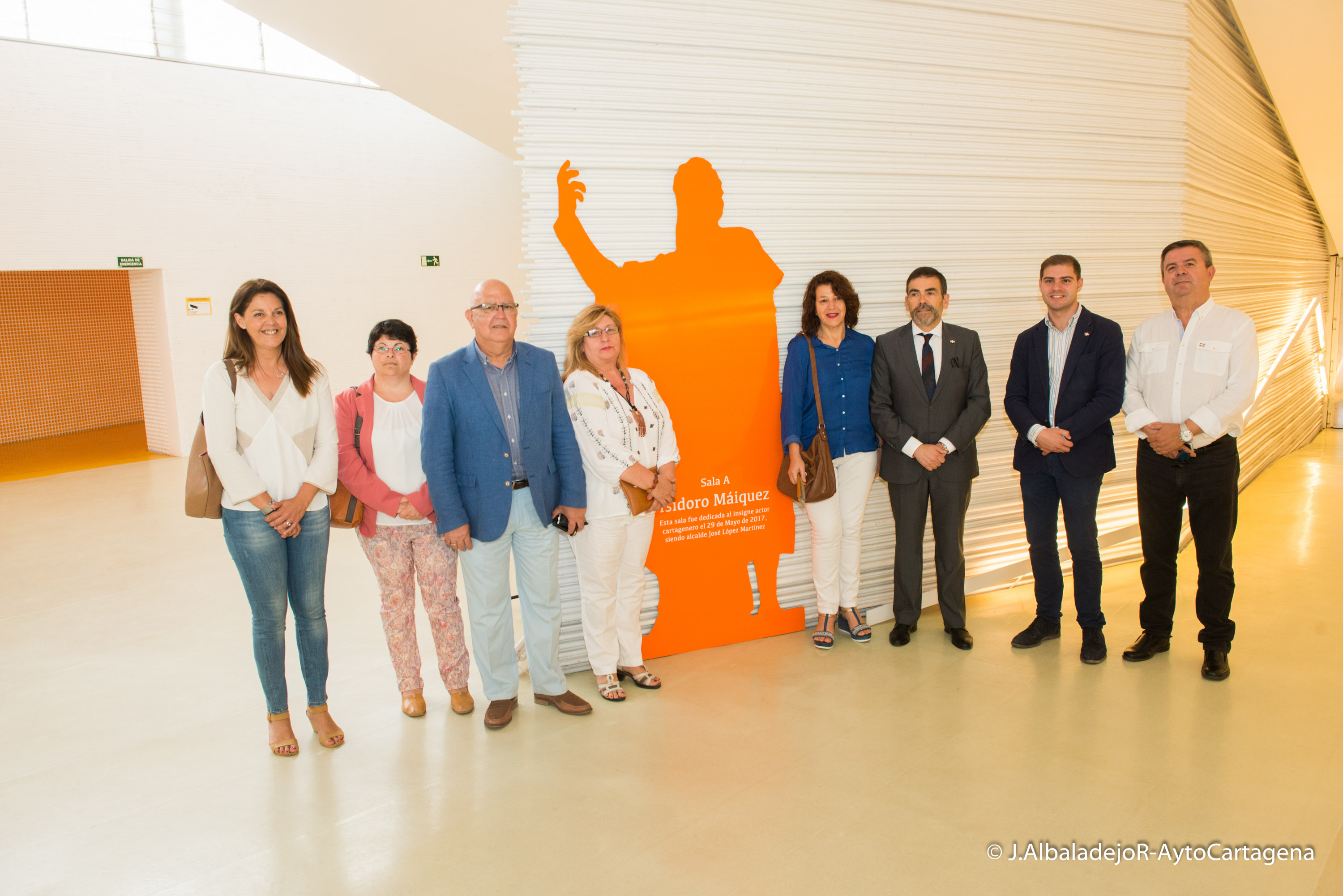 Descubrimiento de la placa que dedica la Sala A del Auditorio a Isidoro Miquez