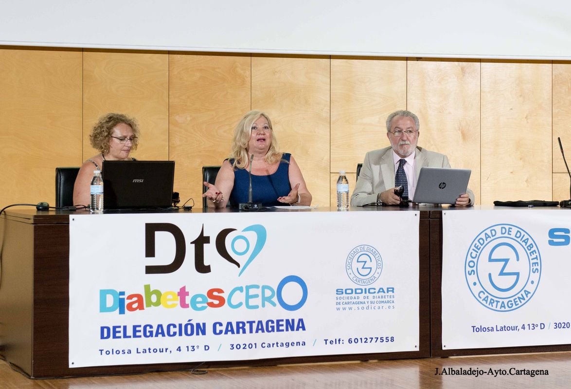 El ex ministro Bernat Soria imparte en Cartagena una conferencia sobre los avances contra la diabetes