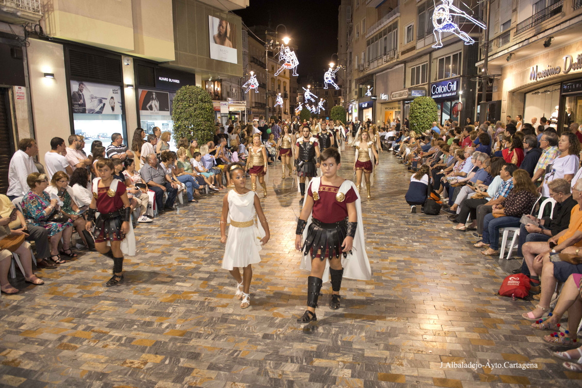 Imagen de archivo del desfile general de Carthagineses y Romanos