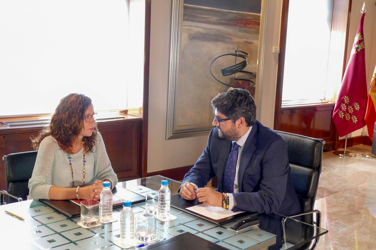 Entrevista del la alcaldesa con el presidente de la Comunidad en el Palacio de San Esteban