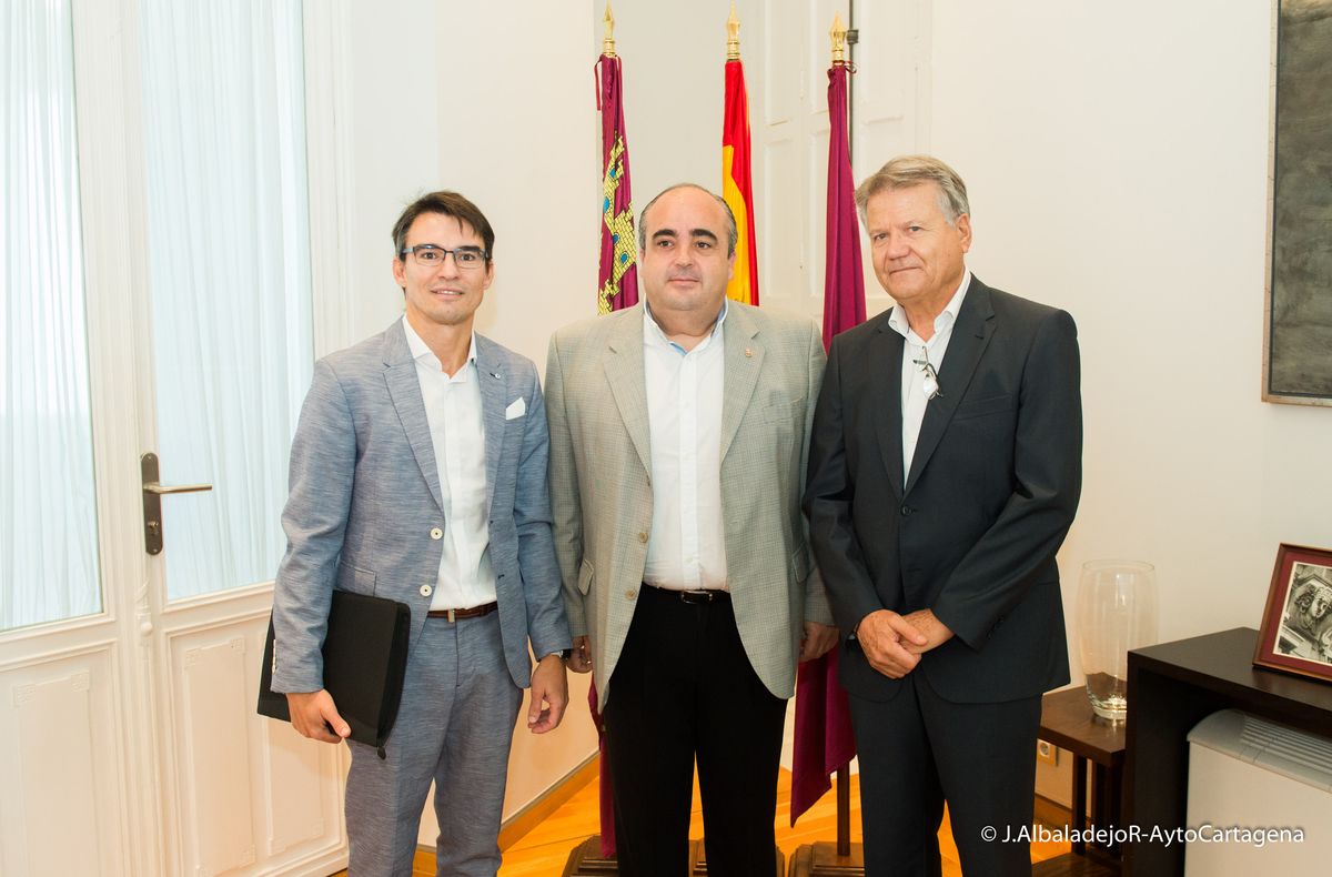 El alcalde en funciones recibe al nuevo director de Ecocarburantes Españoles en Cartagena