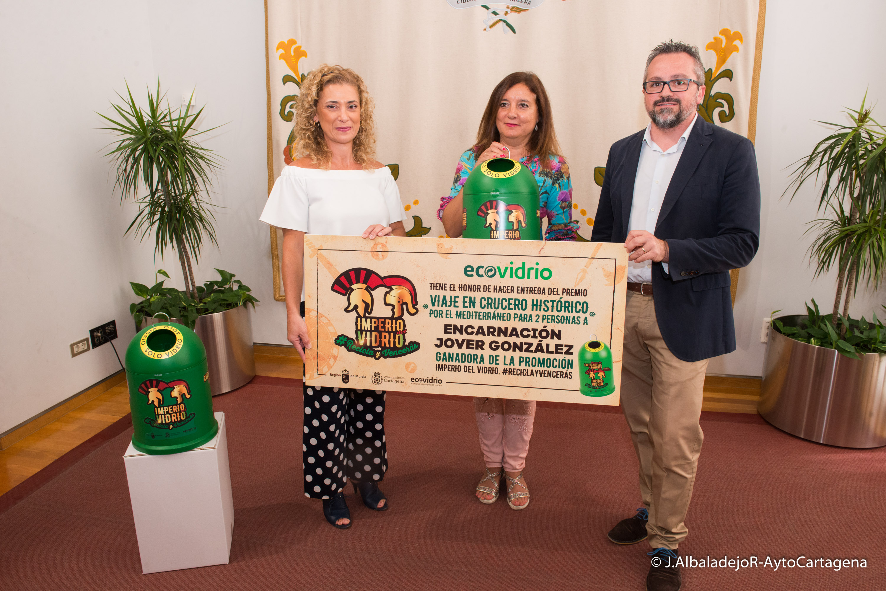 Entrega de premio 'El Imperio del vidrio' a Encarna Jover Fiestas de Carthagineses y Romanos 