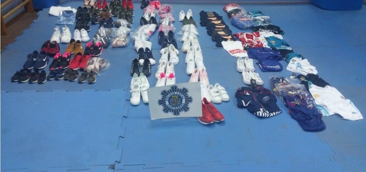 Productos de imitacin decomisados por la Polica Local en La Vaguada