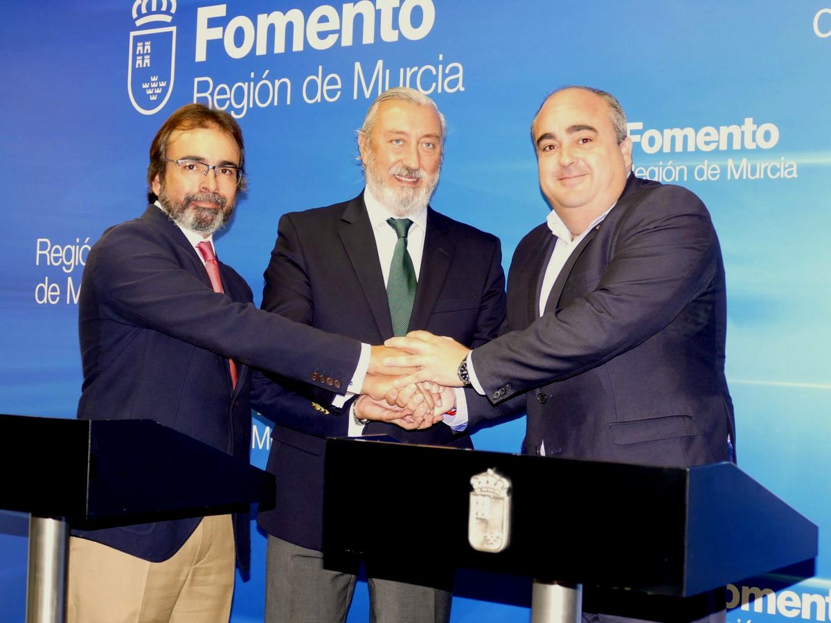 Firma del convenio ARRU en la consejera de Fomento