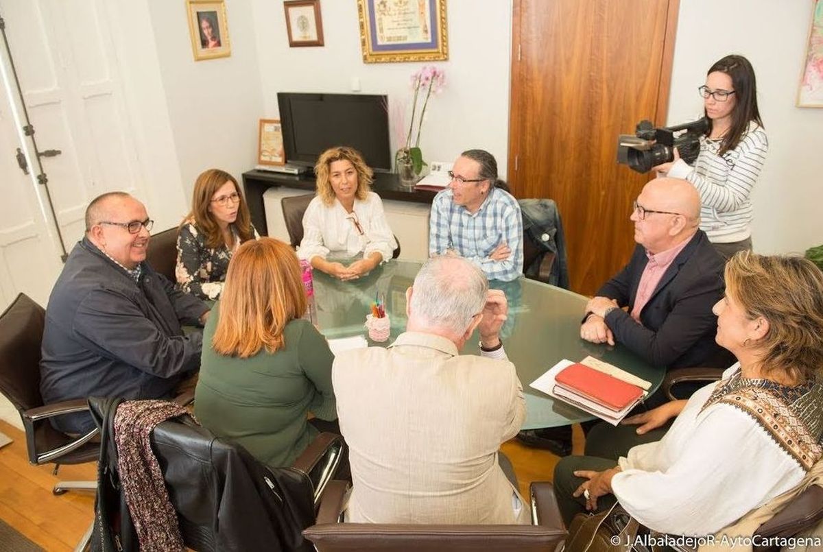 Reunin de la alcaldesa con los portavoces de los grupos municipales