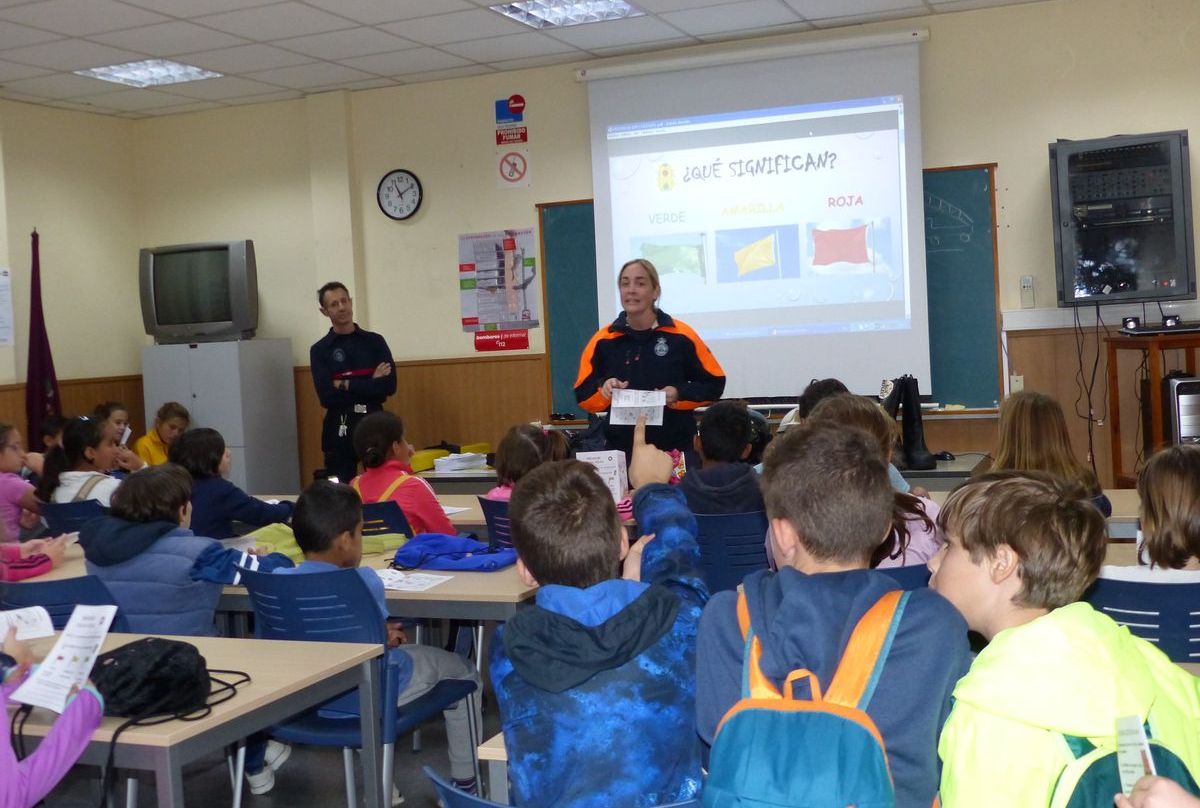 Visita de escolares de Santa Ana al Parque de Seguridad