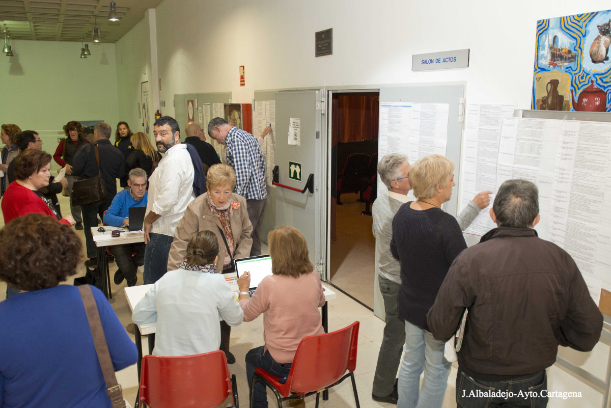 Reunin de presupuestos participativos en el Centro Cultural, sobre propuestas para el Distrito 4