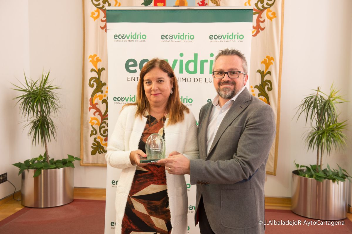 Reconocimiento al Ayuntamiento de Cartagena por la campaa de reciclado de vidrio durante el verano.