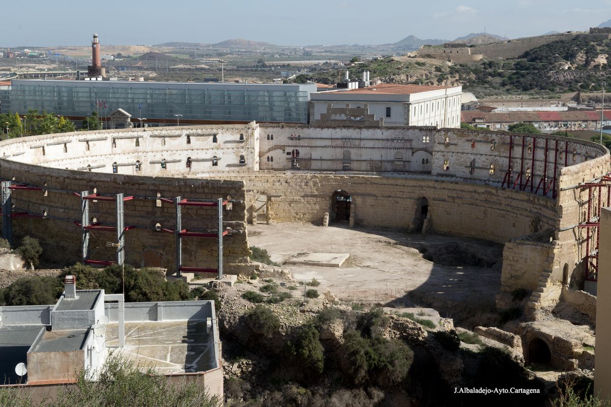 Plaza de Toros y Anfiteatro Romano