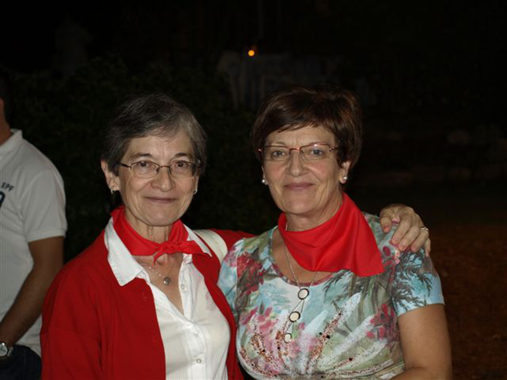 María Jesús Achega, a la izquierda en la imagen