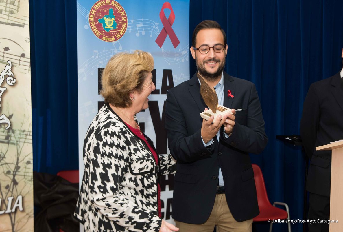 Entrega del premio 'Amigo de la SAM Santa Cecilia 2017' a David Martnez