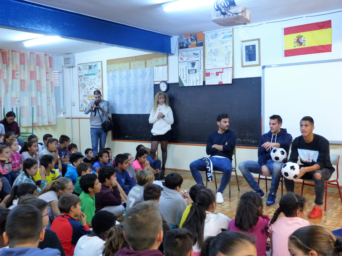 Visita de jugadores del FC Cartagena al CEIP La Asomada