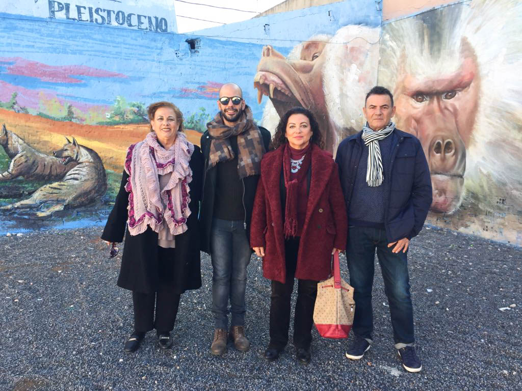 Visita a los murales artsticos de El Llano del Beal, Estrecho de San Gins y El Beal, para promocionar la Cueva Victoria