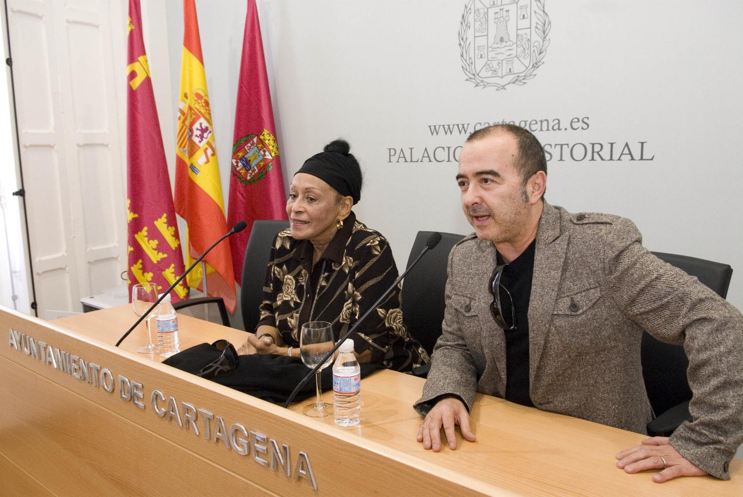Omara Portuondo, junto a Paco Martn, en la rueda de prensa