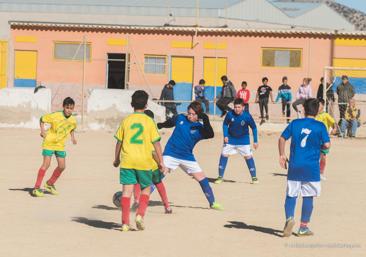 Jornada ocho de la Liga comarcal de ftbol base, encuentro entre CD Santiago y CD Minerva alevines