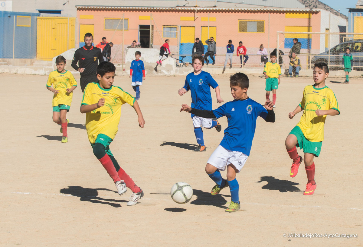 Jornada ocho de la Liga comarcal de ftbol base, encuentro entre CD Santiago y CD Minerva alevines