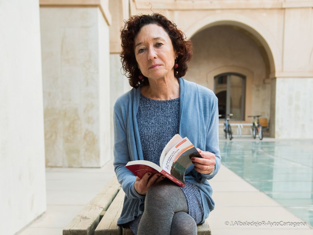 Maite Carranza presenta su libro 'Caminos de libertad' a cientos de lectores del jurado del Premio Hache