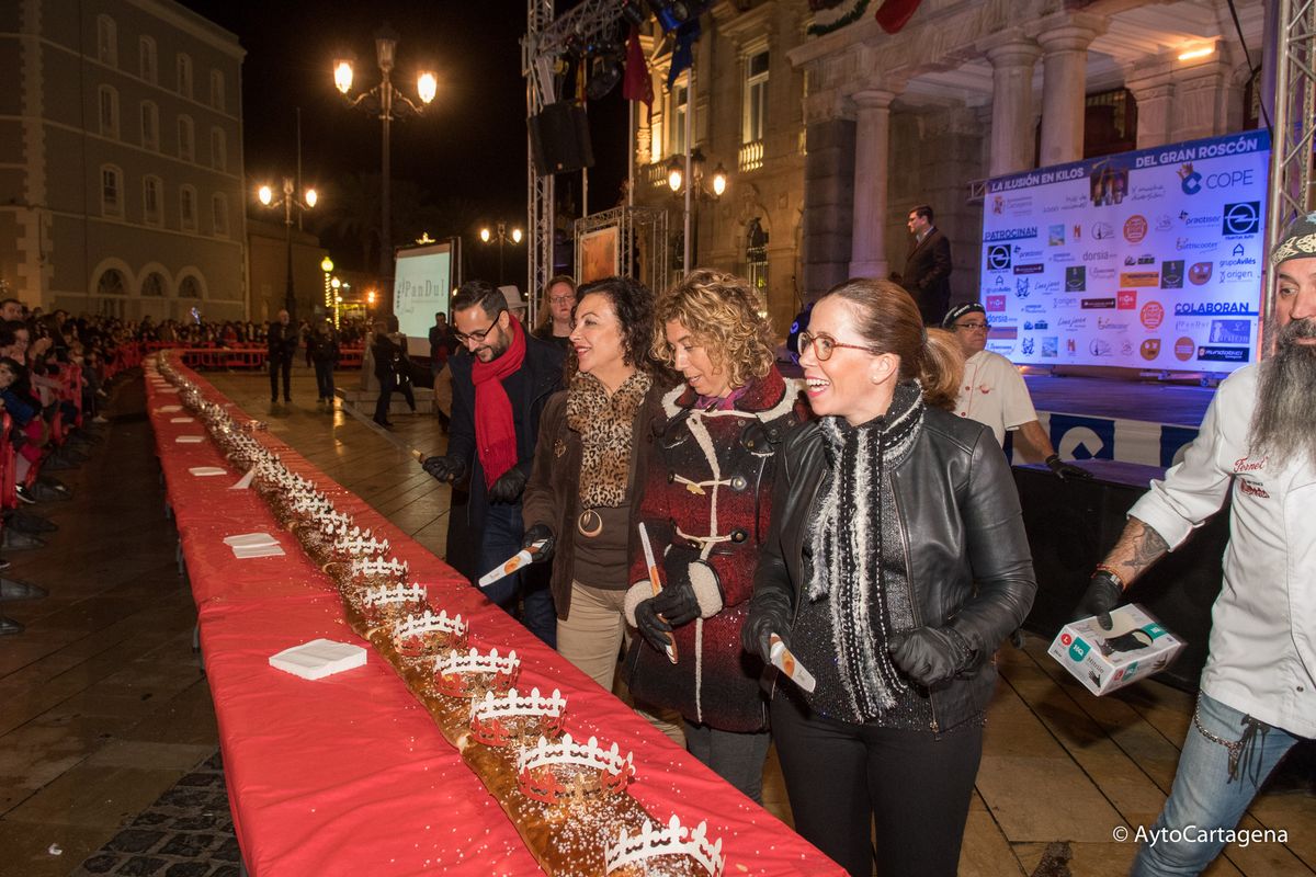 Fiesta del Roscn de Reyes Gigante - plaza del Ayuntamiento