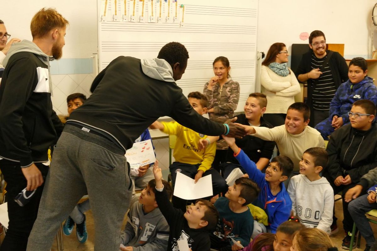 Campaa absentismo escolar, el CEIP Asdrubal recibe al FC.Cartagena