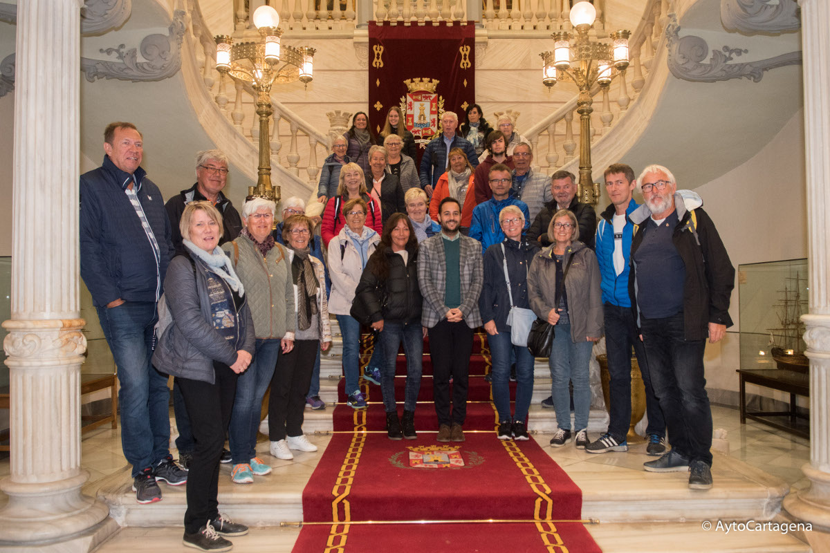 Visita de turistas noruegos al Palacio Consistorial