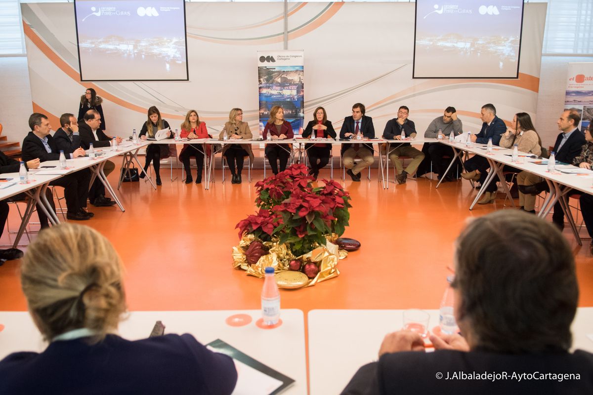 Reunin de la alcaldesa con los socios de la Oficina de Congresos de Cartagena